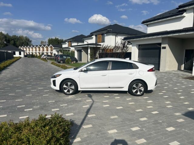 Білий Хендай Ioniq, об'ємом двигуна 0 л та пробігом 61 тис. км за 15900 $, фото 3 на Automoto.ua