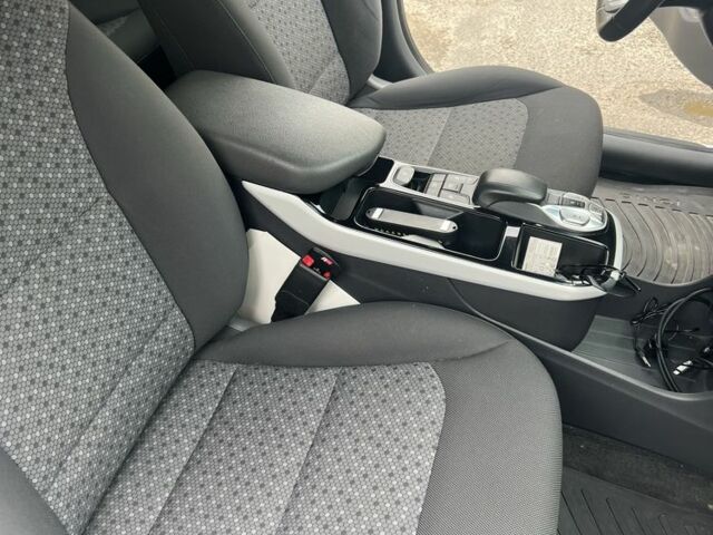 Білий Хендай Ioniq, об'ємом двигуна 0 л та пробігом 61 тис. км за 15900 $, фото 10 на Automoto.ua