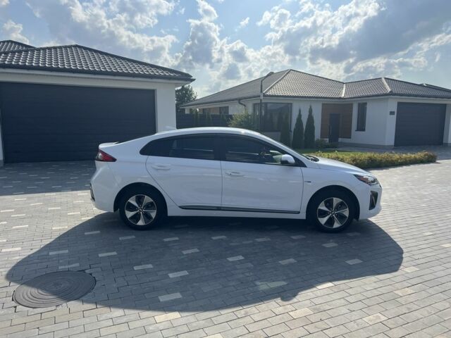 Білий Хендай Ioniq, об'ємом двигуна 0 л та пробігом 61 тис. км за 15900 $, фото 7 на Automoto.ua