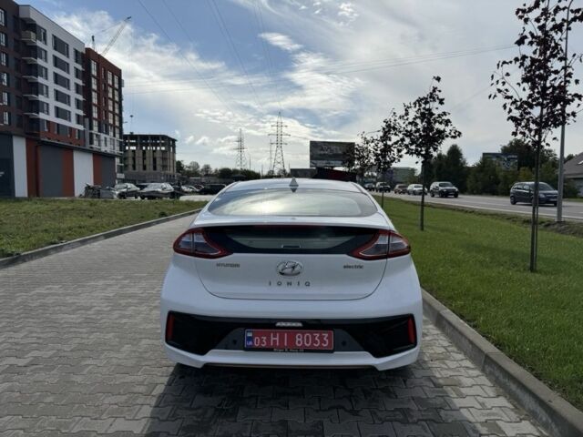 Белый Хендай Ioniq, объемом двигателя 0 л и пробегом 120 тыс. км за 12999 $, фото 1 на Automoto.ua