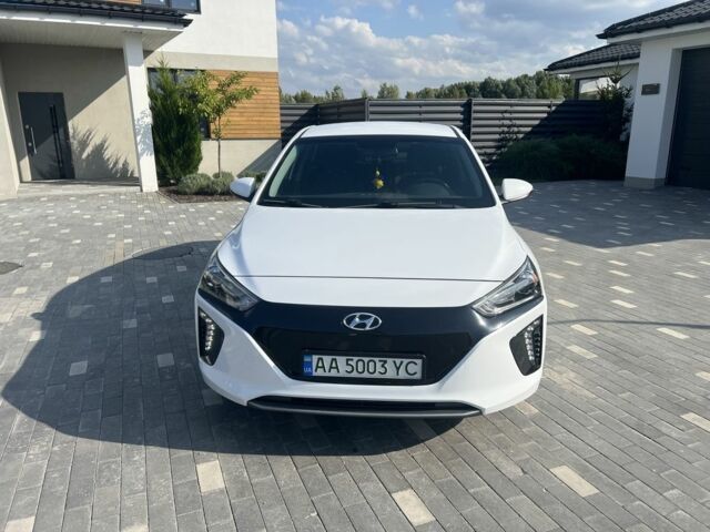 Білий Хендай Ioniq, об'ємом двигуна 0 л та пробігом 61 тис. км за 15900 $, фото 1 на Automoto.ua