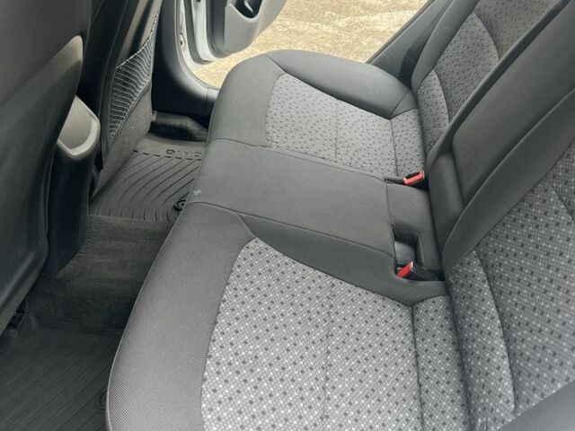 Білий Хендай Ioniq, об'ємом двигуна 0 л та пробігом 61 тис. км за 15900 $, фото 12 на Automoto.ua