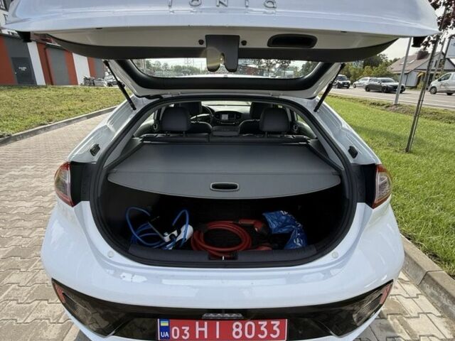 Белый Хендай Ioniq, объемом двигателя 0 л и пробегом 120 тыс. км за 12999 $, фото 6 на Automoto.ua