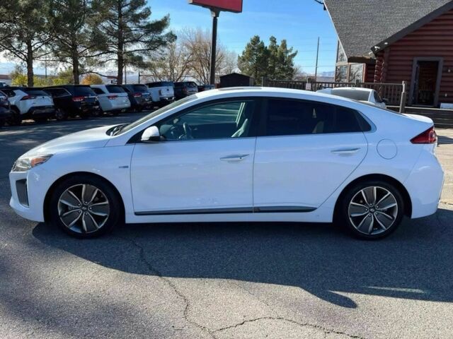 Белый Хендай Ioniq, объемом двигателя 1.6 л и пробегом 66 тыс. км за 292 $, фото 4 на Automoto.ua