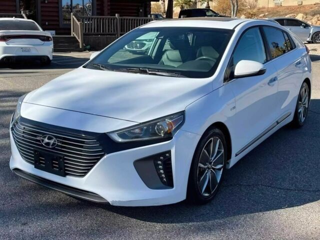 Белый Хендай Ioniq, объемом двигателя 1.6 л и пробегом 66 тыс. км за 292 $, фото 2 на Automoto.ua