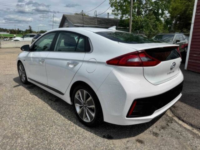 Белый Хендай Ioniq, объемом двигателя 1.6 л и пробегом 45 тыс. км за 9000 $, фото 5 на Automoto.ua