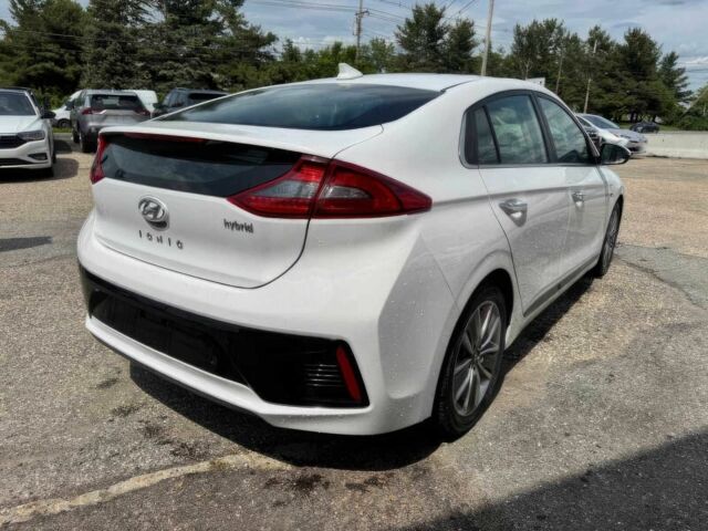 Белый Хендай Ioniq, объемом двигателя 1.6 л и пробегом 45 тыс. км за 9000 $, фото 7 на Automoto.ua