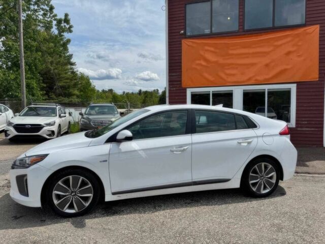 Белый Хендай Ioniq, объемом двигателя 1.6 л и пробегом 45 тыс. км за 9000 $, фото 4 на Automoto.ua