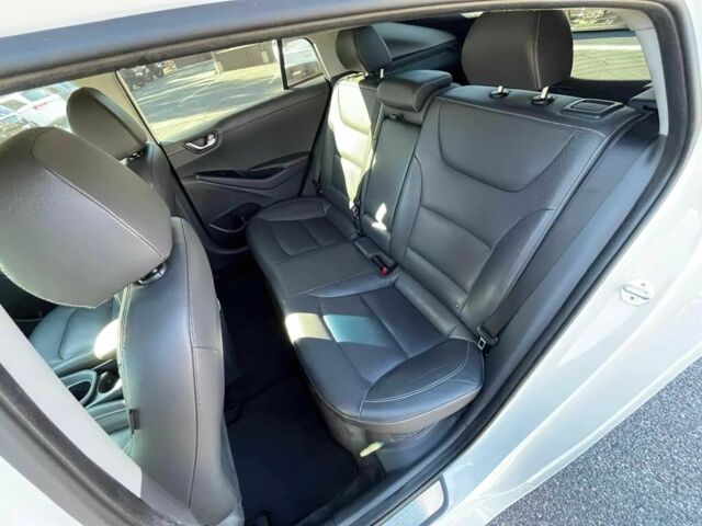 Белый Хендай Ioniq, объемом двигателя 1.6 л и пробегом 66 тыс. км за 292 $, фото 10 на Automoto.ua