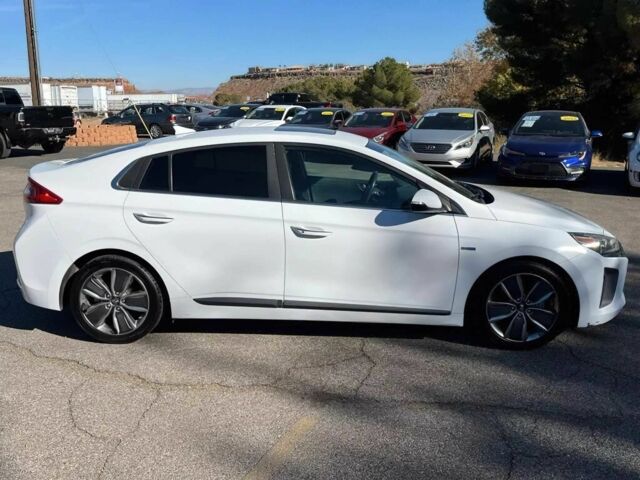 Белый Хендай Ioniq, объемом двигателя 1.6 л и пробегом 66 тыс. км за 292 $, фото 3 на Automoto.ua