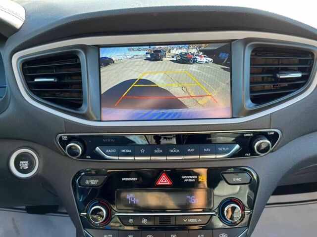 Белый Хендай Ioniq, объемом двигателя 1.6 л и пробегом 66 тыс. км за 292 $, фото 15 на Automoto.ua