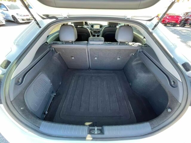 Белый Хендай Ioniq, объемом двигателя 1.6 л и пробегом 66 тыс. км за 292 $, фото 16 на Automoto.ua