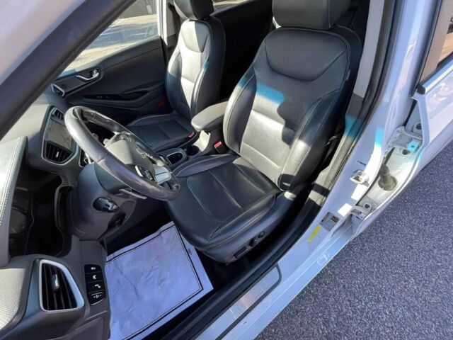 Белый Хендай Ioniq, объемом двигателя 1.6 л и пробегом 66 тыс. км за 292 $, фото 8 на Automoto.ua