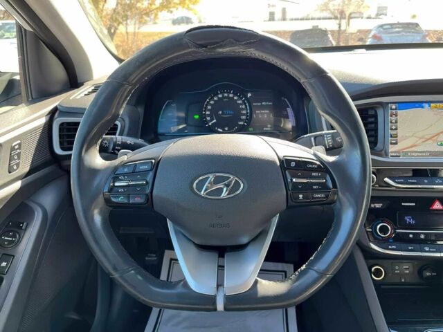 Белый Хендай Ioniq, объемом двигателя 1.6 л и пробегом 66 тыс. км за 292 $, фото 14 на Automoto.ua