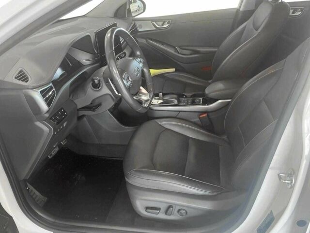 Белый Хендай Ioniq, объемом двигателя 0 л и пробегом 109 тыс. км за 15200 $, фото 7 на Automoto.ua