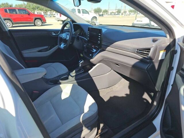 Білий Хендай Ioniq, об'ємом двигуна 0 л та пробігом 38 тис. км за 13900 $, фото 7 на Automoto.ua