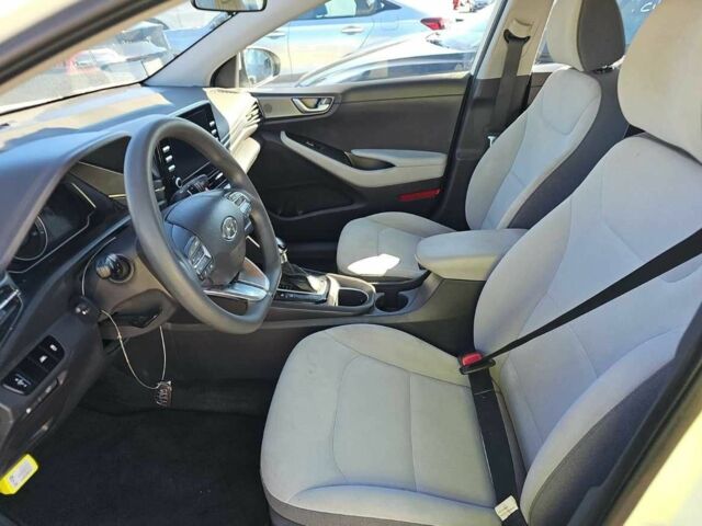 Білий Хендай Ioniq, об'ємом двигуна 0 л та пробігом 38 тис. км за 13900 $, фото 6 на Automoto.ua