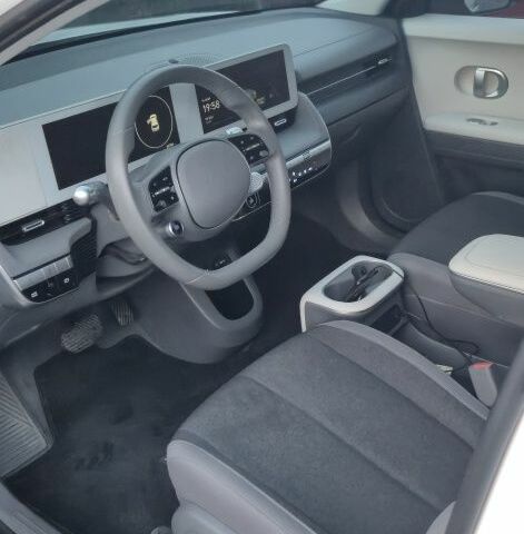 Белый Хендай Ioniq, объемом двигателя 0 л и пробегом 62 тыс. км за 24500 $, фото 2 на Automoto.ua