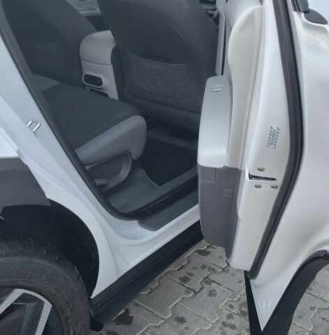 Белый Хендай Ioniq, объемом двигателя 0 л и пробегом 62 тыс. км за 24500 $, фото 8 на Automoto.ua