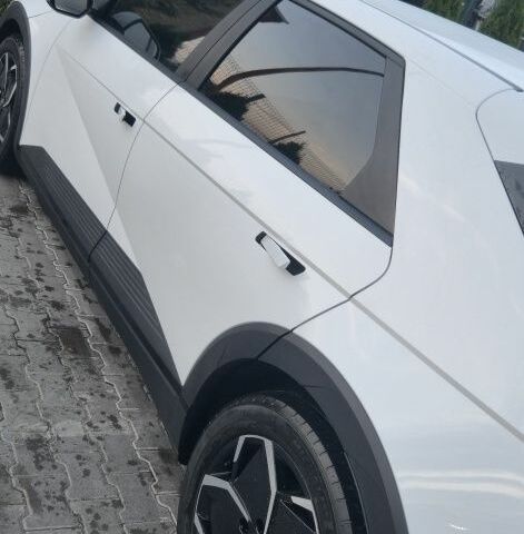 Белый Хендай Ioniq, объемом двигателя 0 л и пробегом 62 тыс. км за 24500 $, фото 13 на Automoto.ua