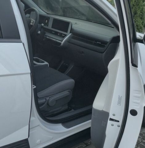 Белый Хендай Ioniq, объемом двигателя 0 л и пробегом 62 тыс. км за 24500 $, фото 9 на Automoto.ua