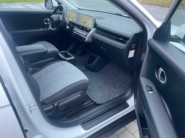 Белый Хендай Ioniq, объемом двигателя 0 л и пробегом 82 тыс. км за 22902 $, фото 22 на Automoto.ua