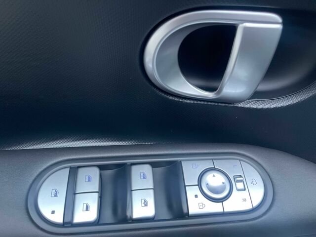 Белый Хендай Ioniq, объемом двигателя 0 л и пробегом 82 тыс. км за 22902 $, фото 18 на Automoto.ua