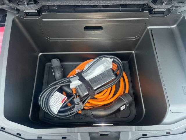 Белый Хендай Ioniq, объемом двигателя 0 л и пробегом 82 тыс. км за 22902 $, фото 10 на Automoto.ua