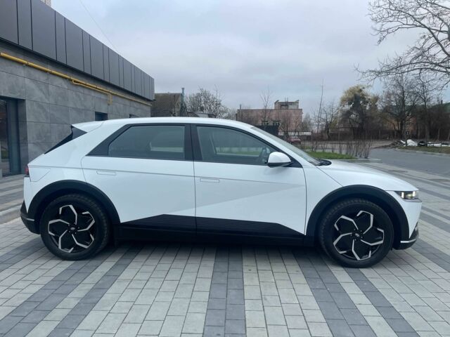 Белый Хендай Ioniq, объемом двигателя 0 л и пробегом 82 тыс. км за 22902 $, фото 2 на Automoto.ua