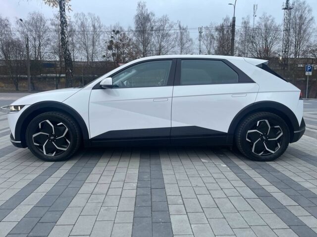 Белый Хендай Ioniq, объемом двигателя 0 л и пробегом 82 тыс. км за 22902 $, фото 3 на Automoto.ua