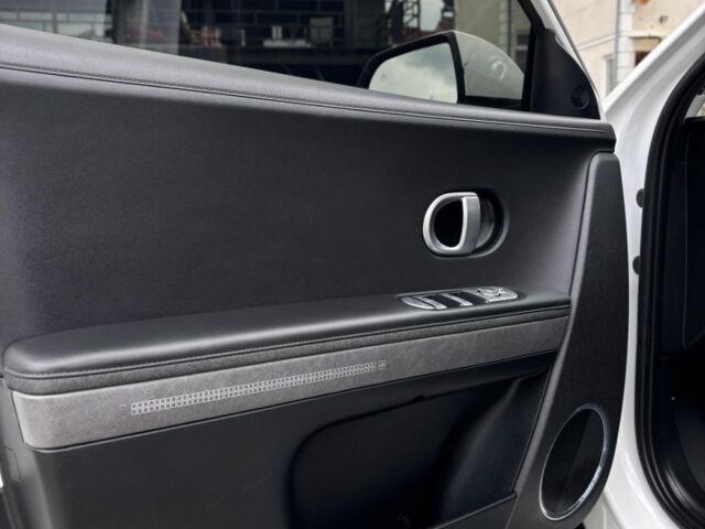 Белый Хендай Ioniq, объемом двигателя 0 л и пробегом 78 тыс. км за 25300 $, фото 11 на Automoto.ua