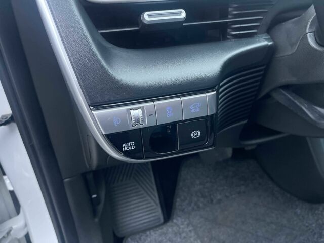 Белый Хендай Ioniq, объемом двигателя 0 л и пробегом 82 тыс. км за 22902 $, фото 17 на Automoto.ua