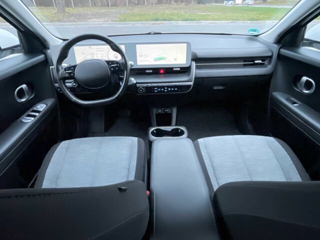 Белый Хендай Ioniq, объемом двигателя 0 л и пробегом 82 тыс. км за 22902 $, фото 13 на Automoto.ua