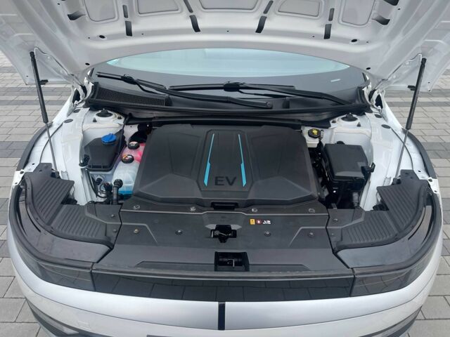 Белый Хендай Ioniq, объемом двигателя 0 л и пробегом 82 тыс. км за 22902 $, фото 9 на Automoto.ua