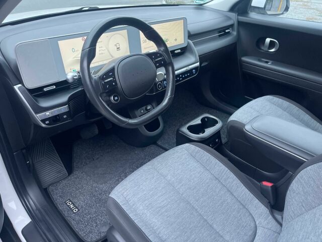 Белый Хендай Ioniq, объемом двигателя 0 л и пробегом 82 тыс. км за 22902 $, фото 12 на Automoto.ua