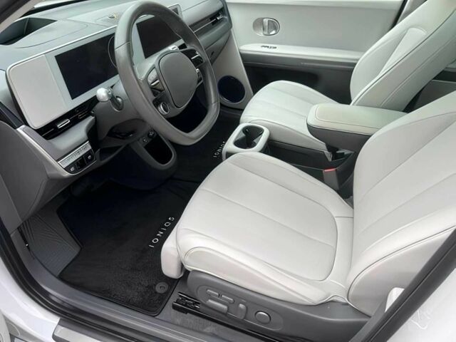 Белый Хендай Ioniq, объемом двигателя 0 л и пробегом 18 тыс. км за 16000 $, фото 5 на Automoto.ua