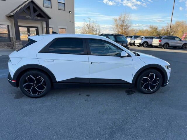 Белый Хендай Ioniq, объемом двигателя 0 л и пробегом 16 тыс. км за 15500 $, фото 3 на Automoto.ua