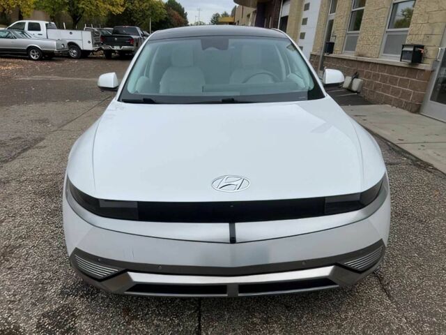 Белый Хендай Ioniq, объемом двигателя 0 л и пробегом 18 тыс. км за 16000 $, фото 1 на Automoto.ua