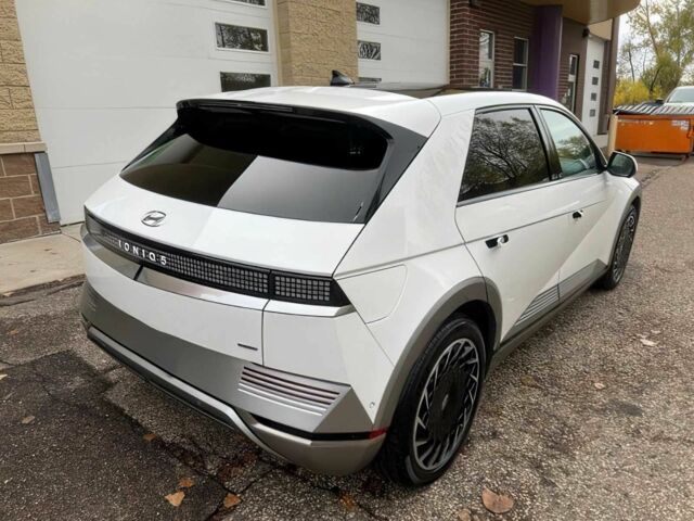 Белый Хендай Ioniq, объемом двигателя 0 л и пробегом 18 тыс. км за 16000 $, фото 2 на Automoto.ua