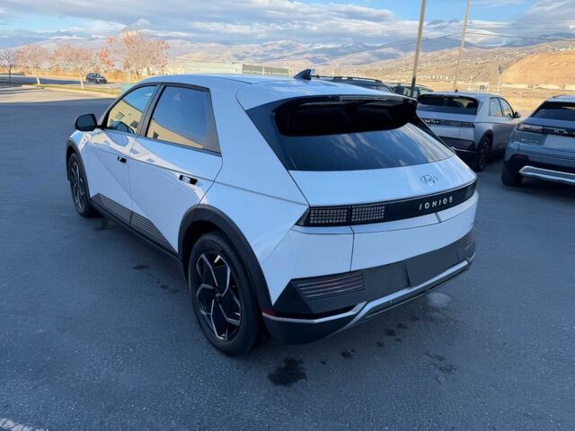 Белый Хендай Ioniq, объемом двигателя 0 л и пробегом 16 тыс. км за 15500 $, фото 6 на Automoto.ua