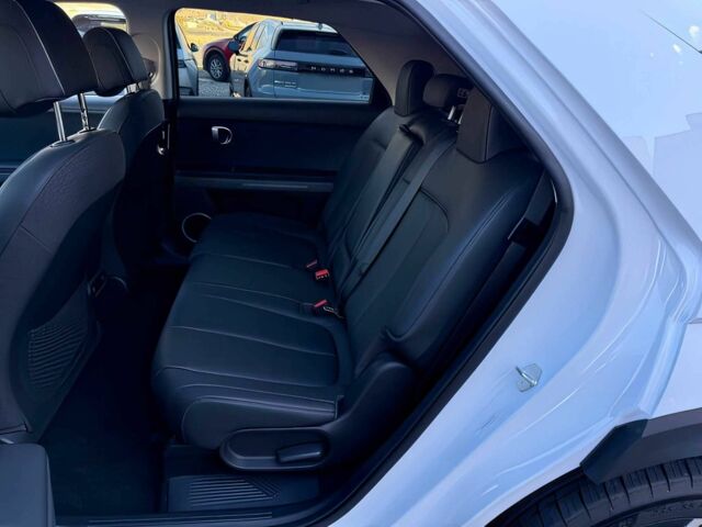 Белый Хендай Ioniq, объемом двигателя 0 л и пробегом 16 тыс. км за 15500 $, фото 10 на Automoto.ua