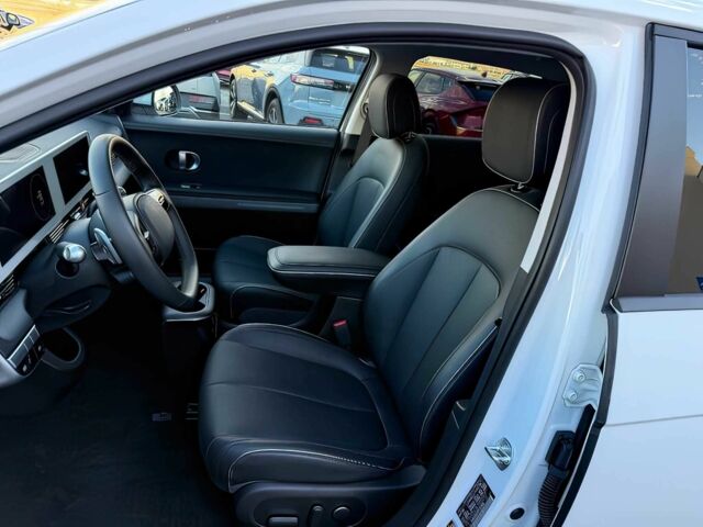 Белый Хендай Ioniq, объемом двигателя 0 л и пробегом 16 тыс. км за 15500 $, фото 7 на Automoto.ua