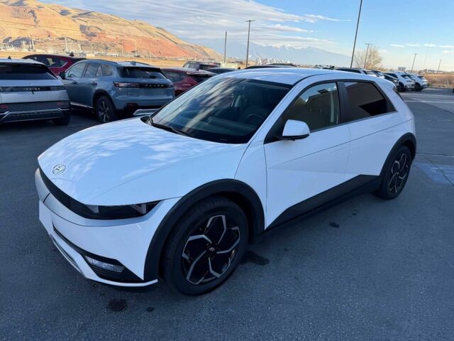 Белый Хендай Ioniq, объемом двигателя 0 л и пробегом 16 тыс. км за 15500 $, фото 2 на Automoto.ua