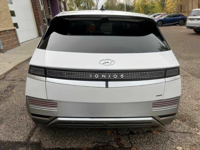 Белый Хендай Ioniq, объемом двигателя 0 л и пробегом 18 тыс. км за 16000 $, фото 3 на Automoto.ua