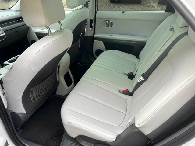 Белый Хендай Ioniq, объемом двигателя 0 л и пробегом 18 тыс. км за 16000 $, фото 8 на Automoto.ua