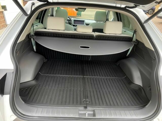 Белый Хендай Ioniq, объемом двигателя 0 л и пробегом 18 тыс. км за 16000 $, фото 10 на Automoto.ua