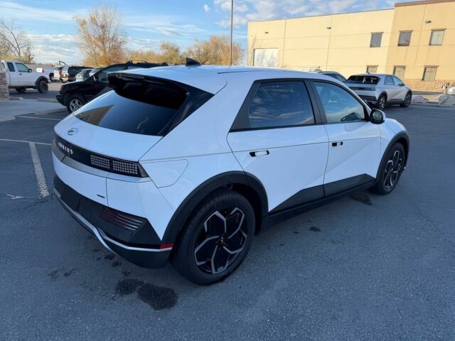 Белый Хендай Ioniq, объемом двигателя 0 л и пробегом 16 тыс. км за 15500 $, фото 4 на Automoto.ua