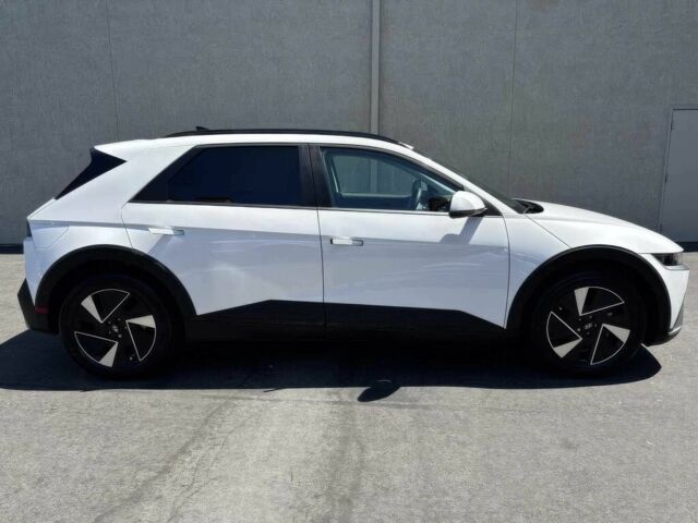 Белый Хендай Ioniq, объемом двигателя 0 л и пробегом 5 тыс. км за 13600 $, фото 2 на Automoto.ua