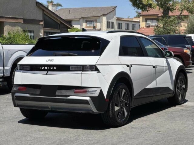 Белый Хендай Ioniq, объемом двигателя 0 л и пробегом 5 тыс. км за 13600 $, фото 3 на Automoto.ua