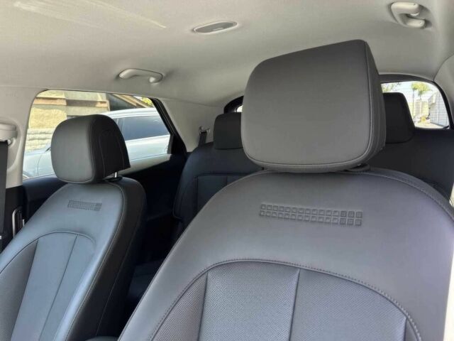 Белый Хендай Ioniq, объемом двигателя 0 л и пробегом 5 тыс. км за 13600 $, фото 8 на Automoto.ua